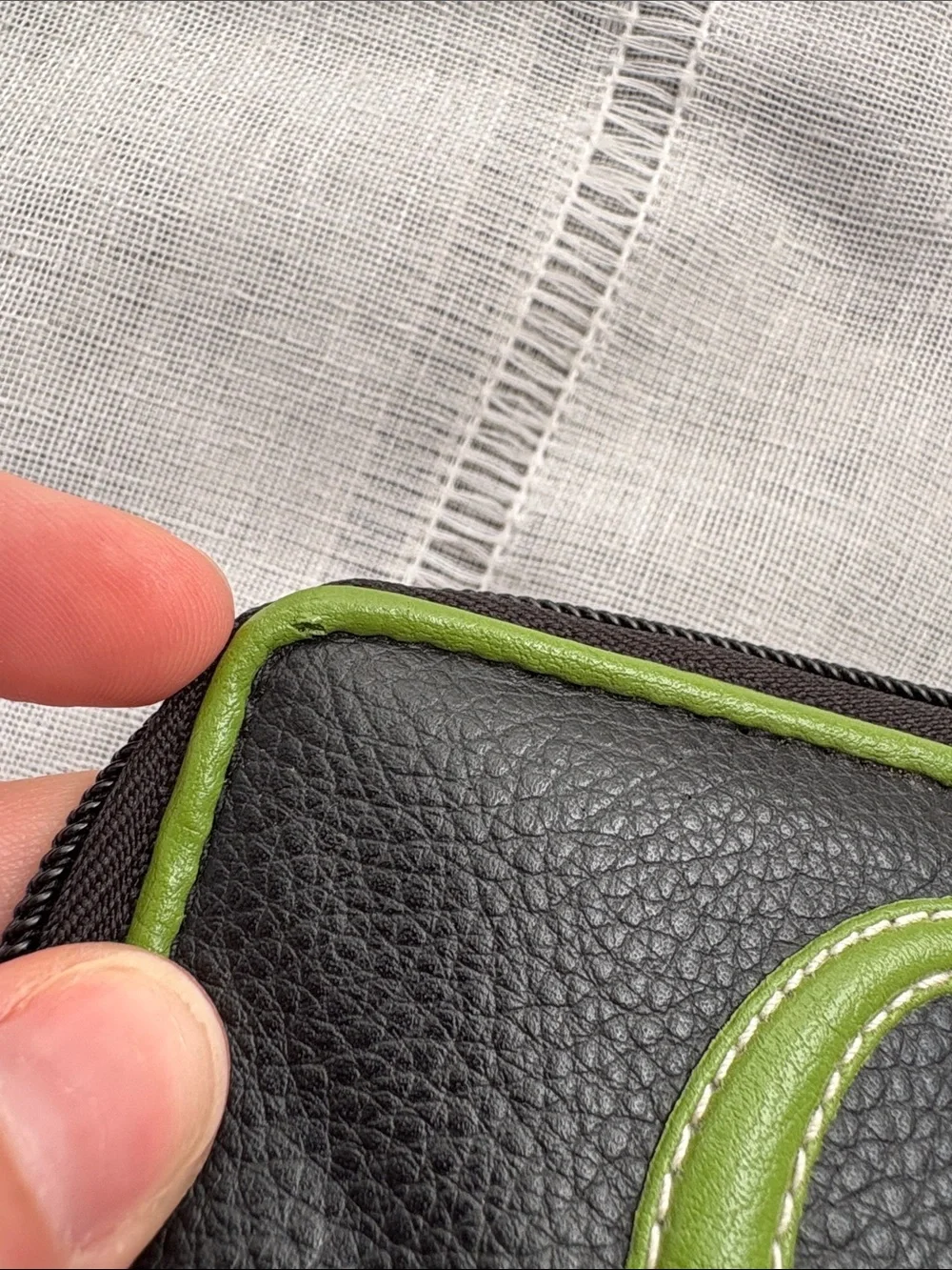 Vintage Y2K NWOT Black and Green Initial 'C' Zip Wallet